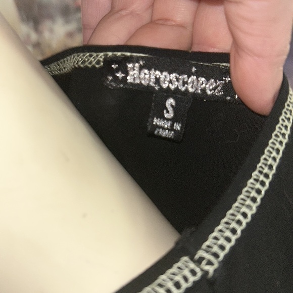 Graphical Cropped Top - small - Picture 4 of 6